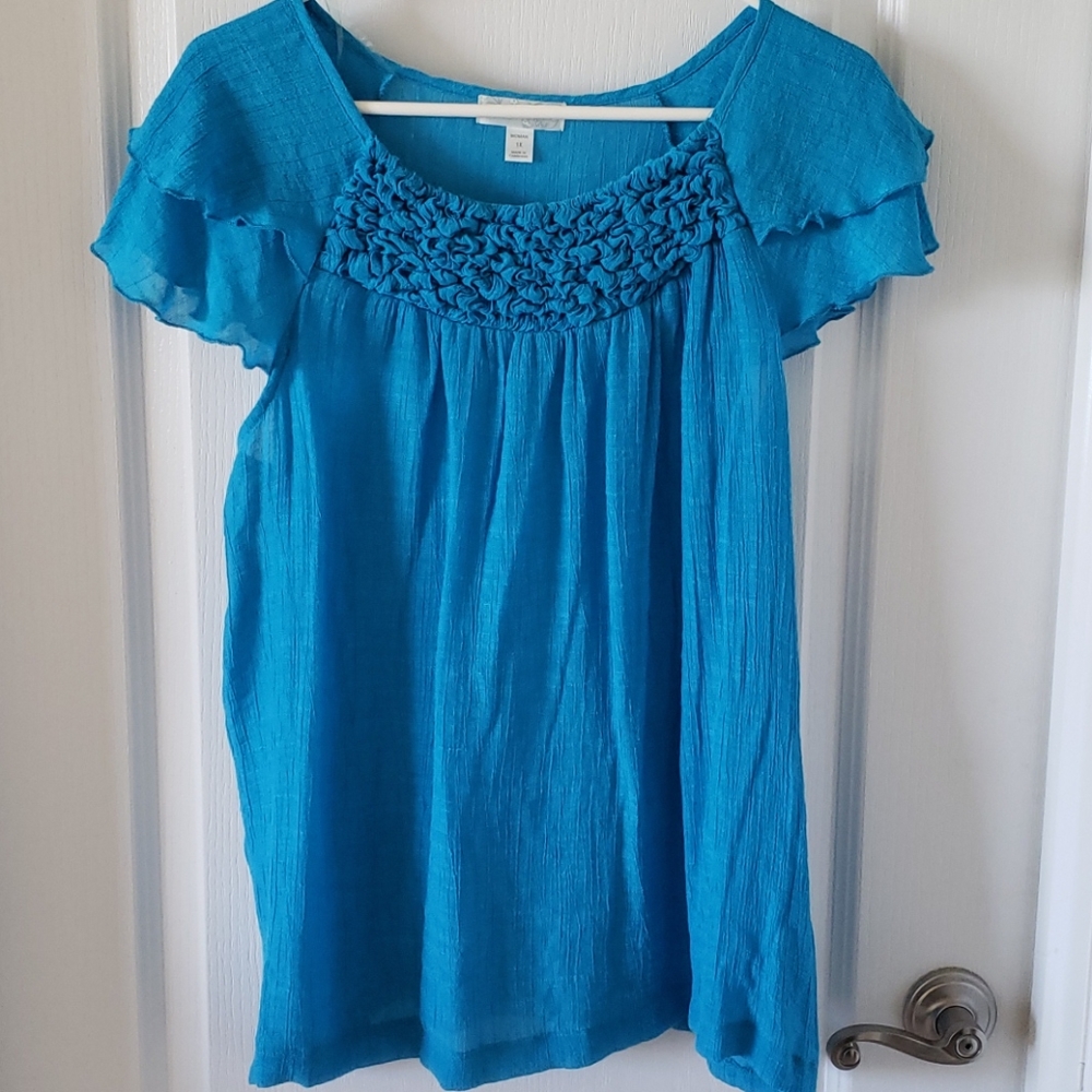 Adorable  dress barn top
